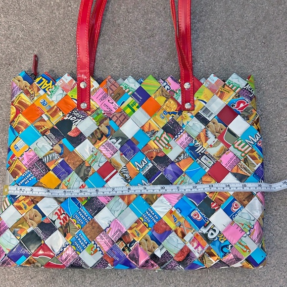 Nahui Ollin Candy Wrapper Handbag, Designer handbag from recycled candy wrappers - Picture 8 of 12